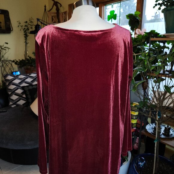 BEAUTFUL by Lawrence Zarian Stretch Velvety Sequin Tunic Cranberry - Picture 10 of 15